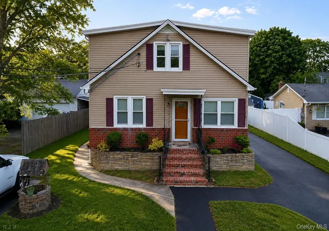 222-s-dunton-ave-brookhaven-ny-11772/hzid_4ce75575