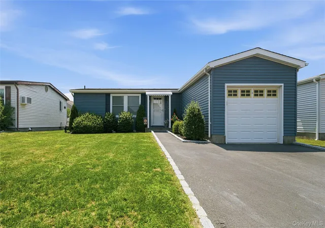 35-village-cir-s-brookhaven-ny-11949/hzid_519ab847