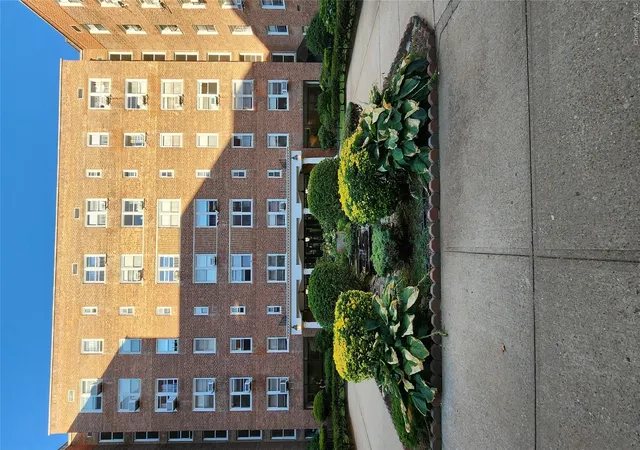 105-37-64-avenue-6e-new-york-ny-11375/hzid_a2bd1ef4