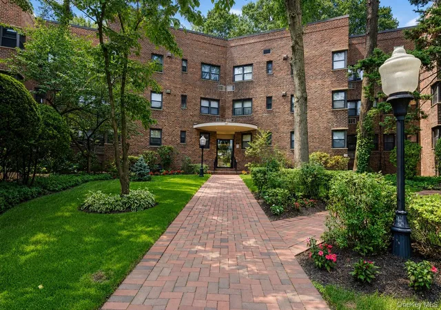 50-brompton-rd-2n-north-hempstead-ny-11021/hzid_202e8bbd