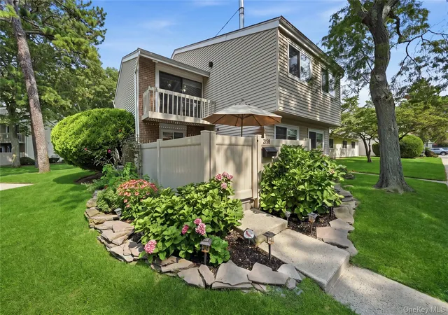 215-springmeadow-dr-b-islip-ny-11741/hzid_b1157821