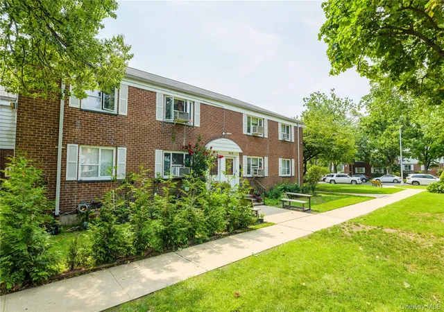 225-35-88-avenue-42-9-new-york-ny-11427/hzid_dcc6bb0c