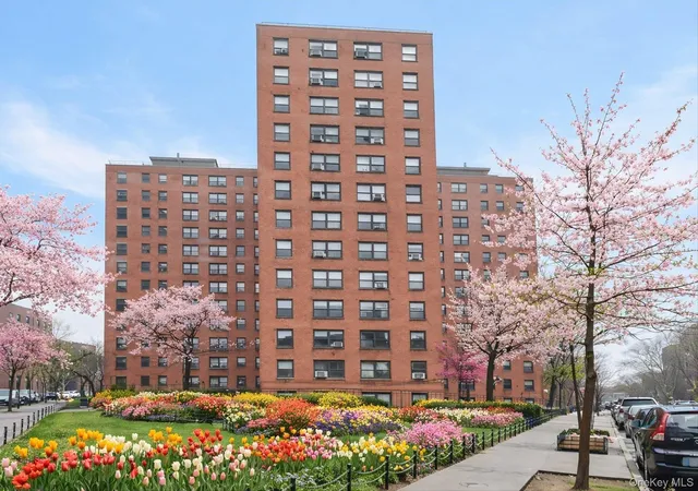 99-72-66-road-5aa-new-york-ny-11374/hzid_bbe280f3