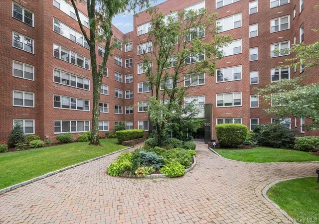 250-garth-rd-2e3-eastchester-ny-10583/hzid_861a1247