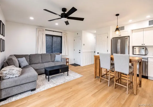1-anchorage-way-1101-hempstead-ny-11520/hzid_77470988