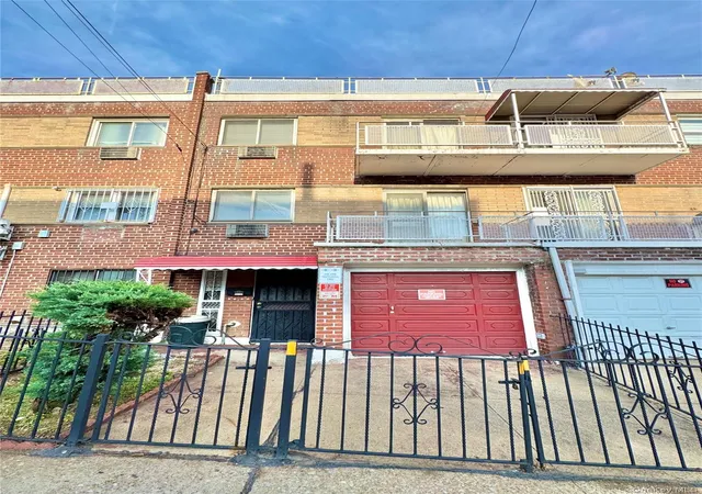 45-03-74th-street-new-york-ny-11373/hzid_ba3813bd