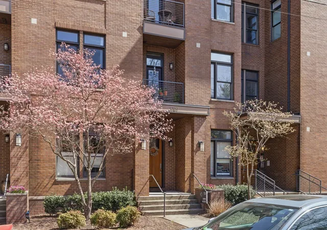 1706-18th-avenue-s-205-nashville-tn-37212/hzid_159a22e5