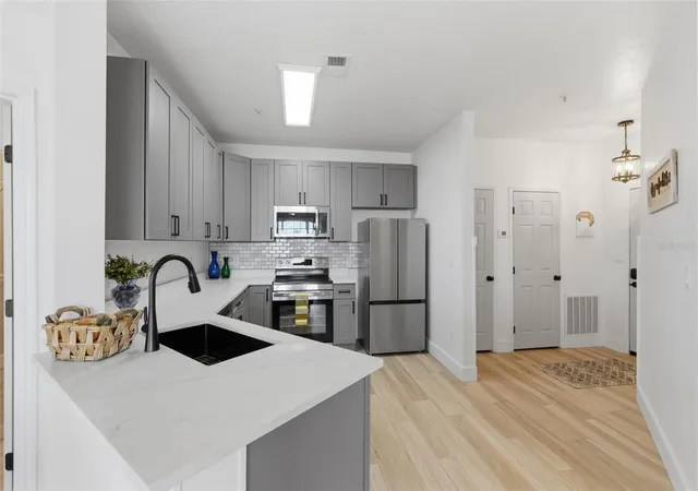 4323-bayside-village-dr-312-tampa-fl-33615/hzid_d01d00b9