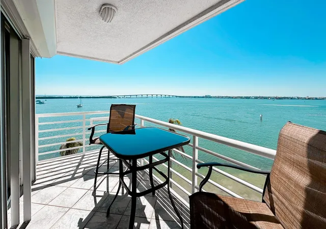 6105-bahia-del-mar-cir-682-st-petersburg-fl-33715/hzid_56715f19