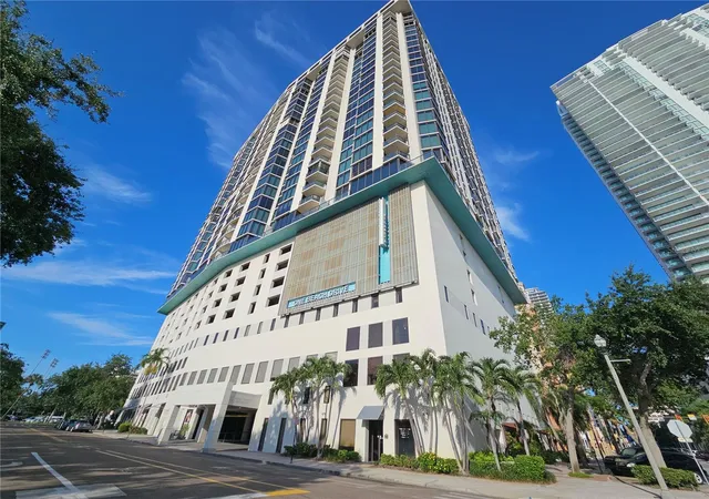 1-beach-dr-se-911-st-petersburg-fl-33701/hzid_e2ee5e67