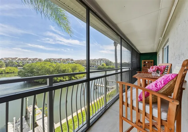 8806-bay-pointe-dr-206-tampa-fl-33615/hzid_e41d8fe9