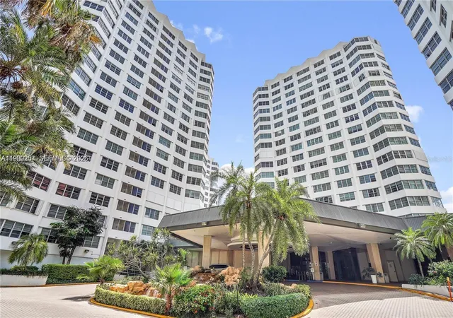 999-brickell-bay-dr-1202-miami-fl-33131/hzid_dc208de4