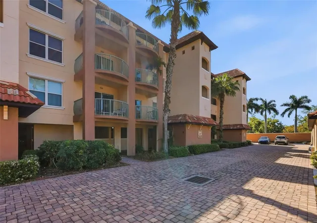 1695-pinellas-bayway-s-e4-tierra-verde-fl-33715/hzid_ee030451