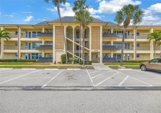 4700-cove-cir-103-st-petersburg-fl-33708/hzid_533f5223