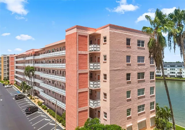 6025-shore-blvd-s-303-gulfport-fl-33707/hzid_7b2e6cc5