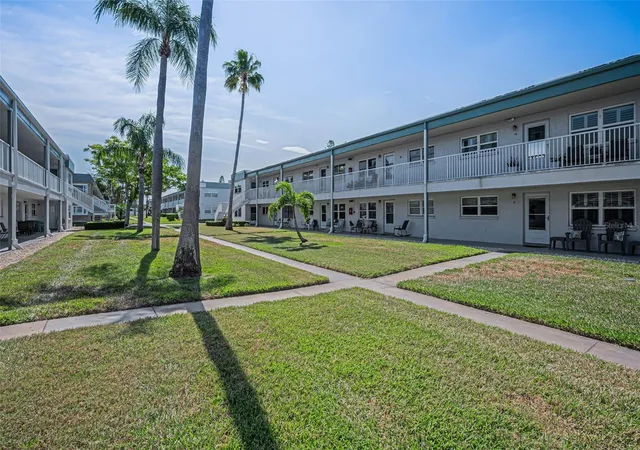 5216-81st-st-n-5-st-petersburg-fl-33709/hzid_6226670a