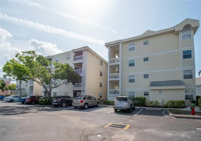 6817-stones-throw-cir-n-17203-saint-petersburg-fl-33710/hzid_b39ce5b5