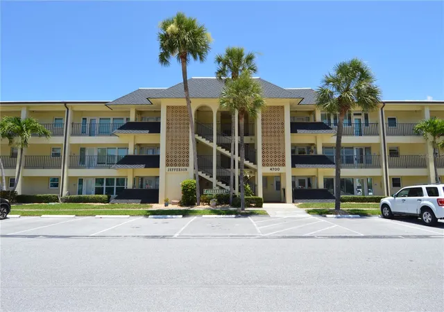 4700-cove-cir-107-st-petersburg-fl-33708/hzid_1cec7fc5