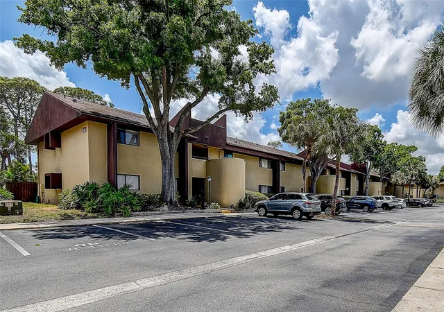 860-s-village-dr-n-106-saint-petersburg-fl-33716/hzid_ef7d837e