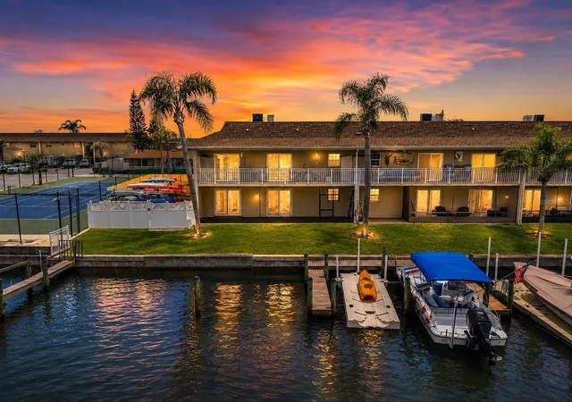 8818-bay-pointe-dr-108-tampa-fl-33615/hzid_d7603529