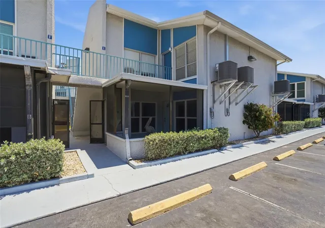 155-medallion-blvd-e-madeira-beach-fl-33708/hzid_4ffc07d1