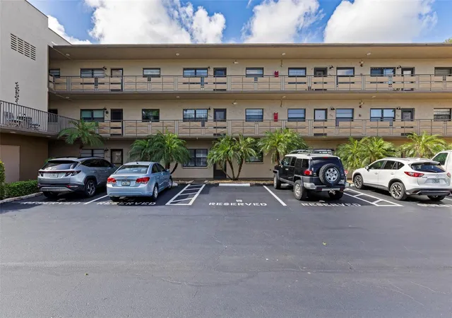 5975-terrace-park-dr-n-204-st-petersburg-fl-33709/hzid_d704ca60