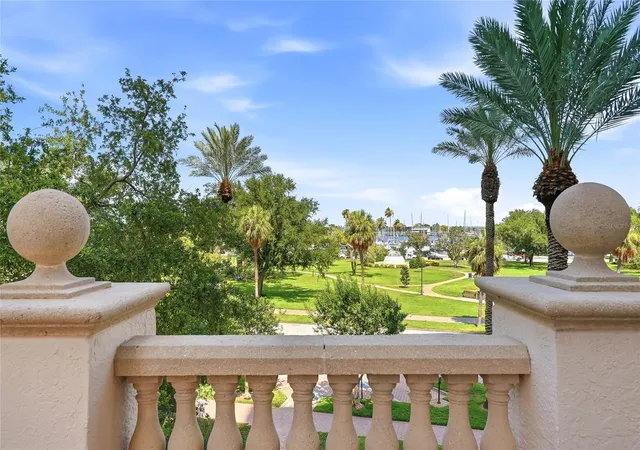 100-beach-dr-ne-301-saint-petersburg-fl-33701/hzid_e9282b51