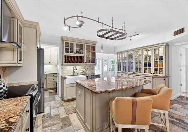 1065-eden-isle-blvd-ne-2-saint-petersburg-fl-33704/hzid_86804c71