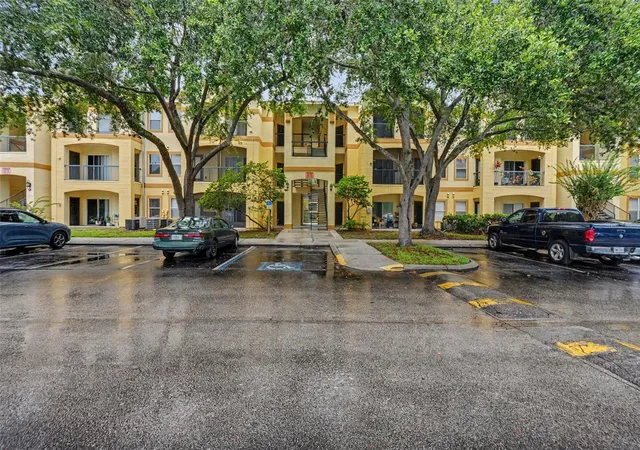 5602-pinnacle-heights-cir-108-tampa-fl-33624/hzid_def247bb