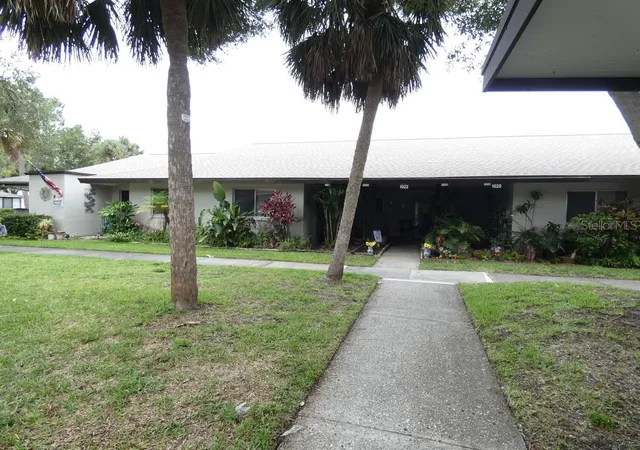 1024-10th-circle-se-largo-fl-33771/hzid_f01422c7
