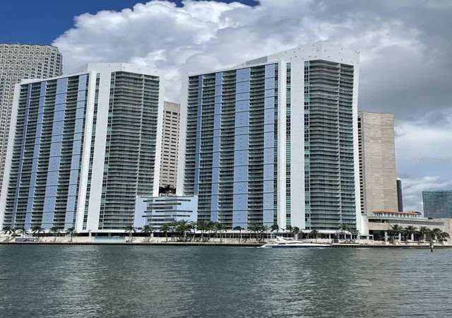 335-s-biscayne-blvd-3400-miami-fl-33131/hzid_bcaf5591