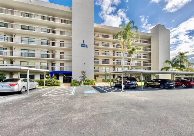 1324-pasadena-ave-s-204-south-pasadena-fl-33707/hzid_115f08f5