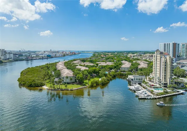 724-coral-reef-dr-tampa-fl-33602/hzid_7a9e5558