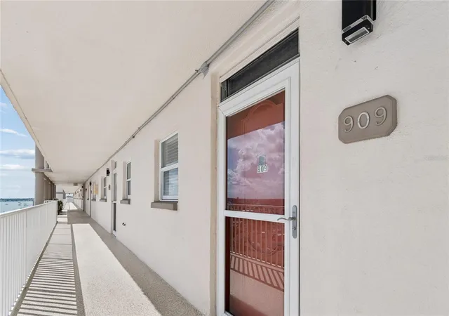 5980-shore-blvd-s-909-gulfport-fl-33707/hzid_660afbae