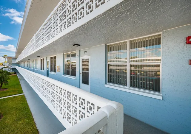 4715-bay-st-ne-222-st-petersburg-fl-33703/hzid_3e1a408a