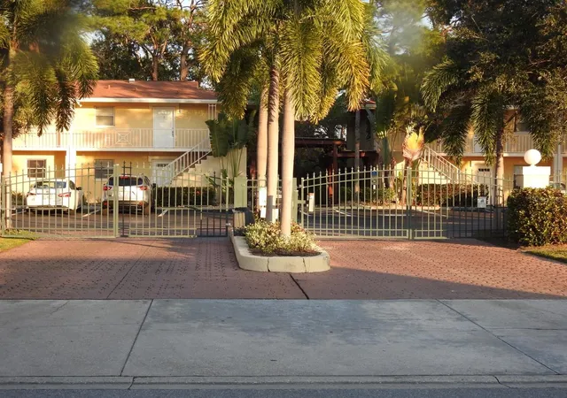 972-la-costa-cir-8-sarasota-fl-34237/hzid_11b14399