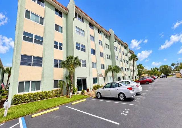 801-83rd-avenue-n-114-saint-petersburg-fl-33702/hzid_1c91216e