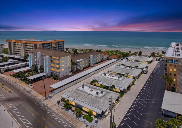 1205-tarpon-ctr-dr-b4-venice-fl-34285/hzid_b4eec95b