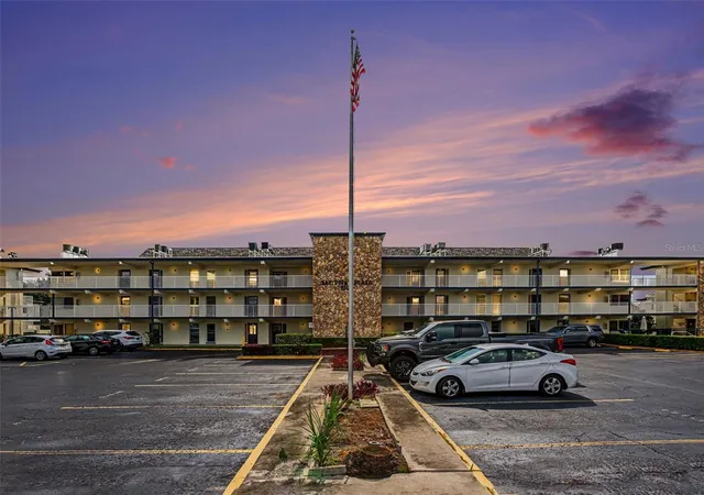 6100-12th-st-s-313-st-petersburg-fl-33705/hzid_74751675