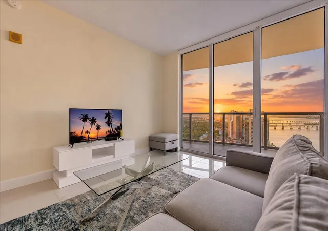 3000-oasis-grand-blvd-2802-fort-myers-fl-33916/hzid_a2b18f4b