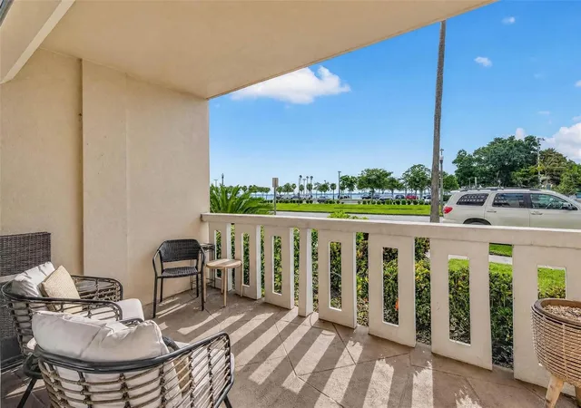 1200-n-shore-dr-ne-104-saint-petersburg-fl-33701/hzid_25f34f23
