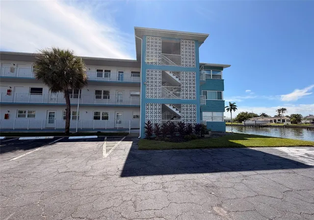 1893-shore-dr-s-216-south-pasadena-fl-33707/hzid_da54d778