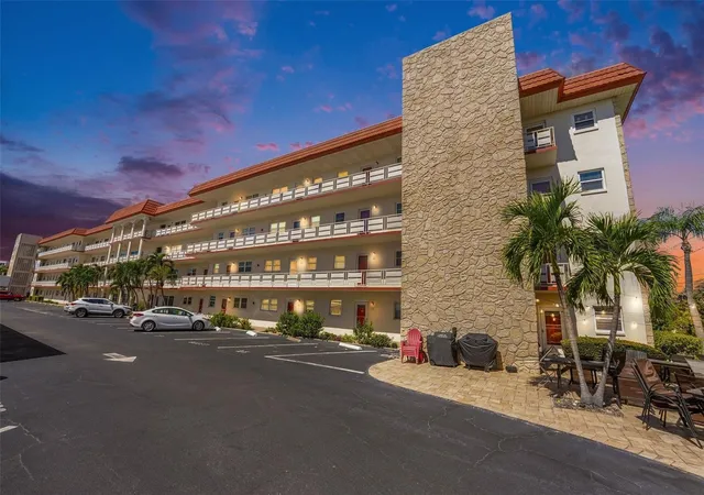 3114-59th-street-s-401-gulfport-fl-33707/hzid_1ecc95c8