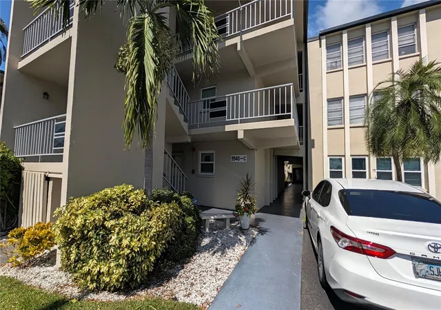9940-47th-avenue-n-206-saint-petersburg-fl-33708/hzid_8f6510bf