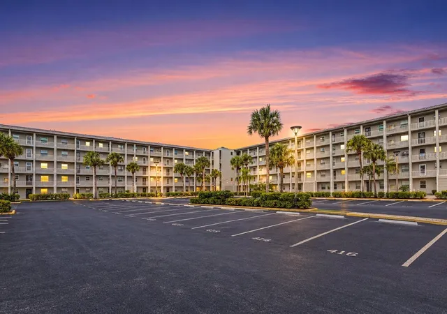 3108-lake-bayshore-dr-211-bradenton-fl-34205/hzid_a0dd7585