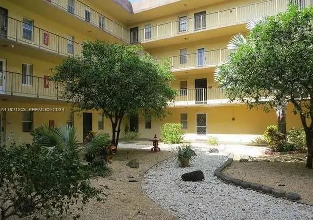 2831-somerset-dr-206-lauderdale-lakes-fl-33311/hzid_bd2acbd4