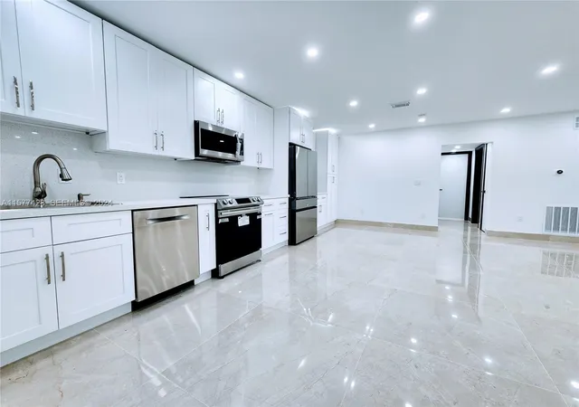 11930-ne-19th-dr-3-north-miami-fl-33181/hzid_c9c0e2d6