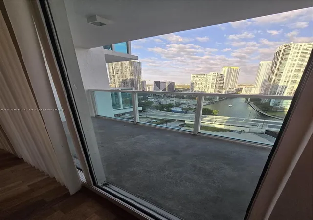 31-se-5th-street-2409-miami-fl-33131/hzid_2ca9d796