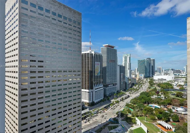 335-s-biscayne-blvd-2402-miami-fl-33131/hzid_b960bc37