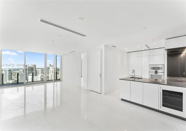 300-biscayne-blvd-wy-5209-miami-fl-33131/hzid_dabb14c2